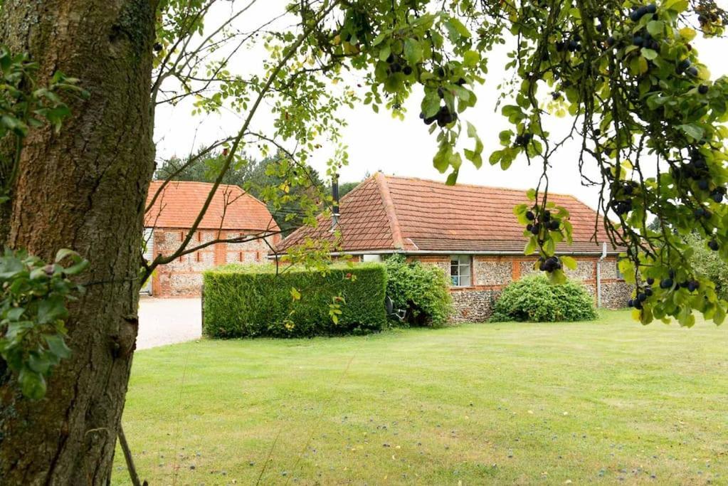 The Stables, Relax In 5 Star Style And Comfort With Lovely Walks All Around Great Maplestead Bagian luar foto