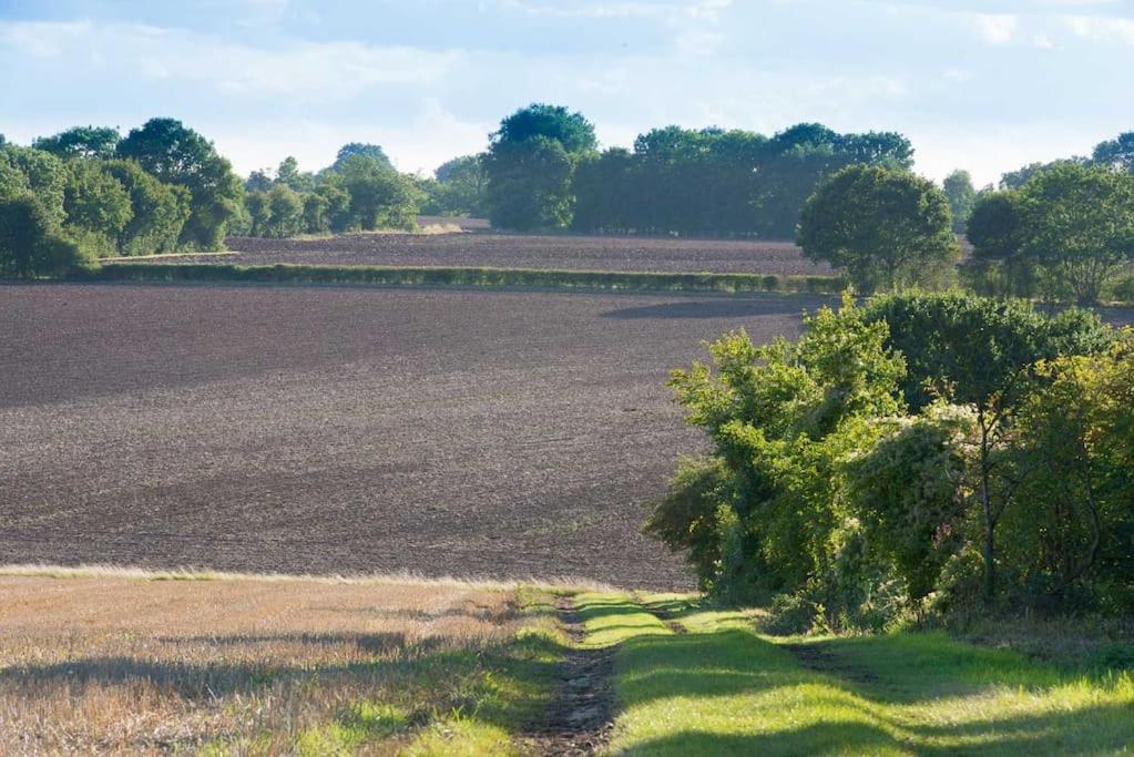 The Stables, Relax In 5 Star Style And Comfort With Lovely Walks All Around Great Maplestead Bagian luar foto